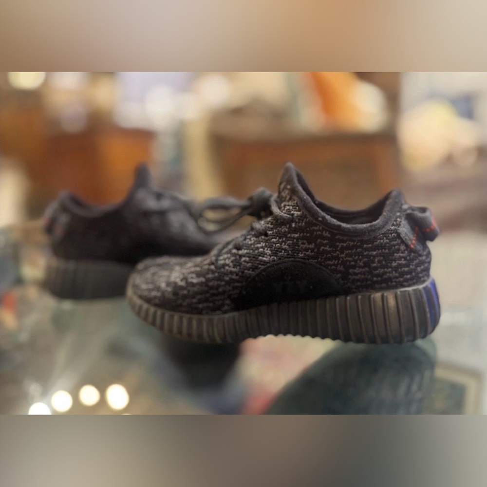 adidas Yeezy 350 - Little Kid LK Youth 13.5 - Pirate Black - Picture 15 of 16